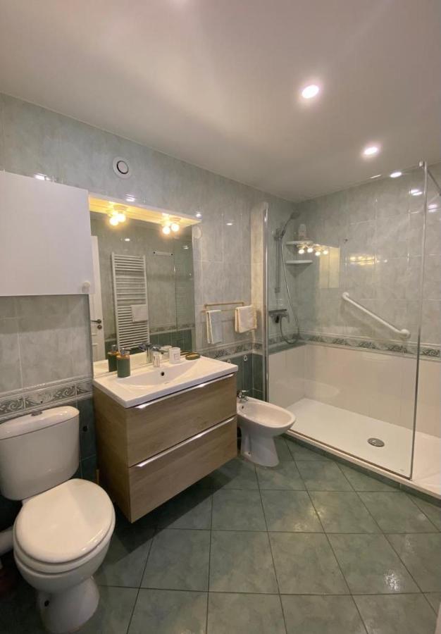 Tres Bel Appartement Entier Proche De La Mer 2 Chambres 1 Salon Vallauris Luaran gambar